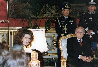 Il Presidente della Repubblica Oscar Luigi Scalfaro incontra l'on. prof.ssa Silvia Costa, presidente della Commissione nazionale per le pari opportunità tra uomo e donna, con le componenti la Commissione, in occasione della Festa della donna