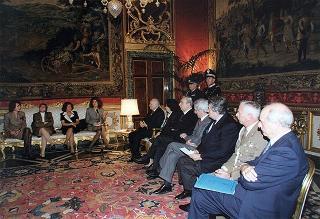 Il Presidente della Repubblica Oscar Luigi Scalfaro incontra l'on. prof.ssa Silvia Costa, presidente della Commissione nazionale per le pari opportunità tra uomo e donna, con le componenti la Commissione, in occasione della Festa della donna