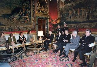 Il Presidente della Repubblica Oscar Luigi Scalfaro incontra l'on. prof.ssa Silvia Costa, presidente della Commissione nazionale per le pari opportunità tra uomo e donna, con le componenti la Commissione, in occasione della Festa della donna