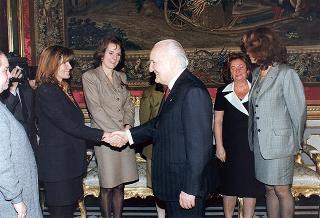 Il Presidente della Repubblica Oscar Luigi Scalfaro incontra l'on. prof.ssa Silvia Costa, presidente della Commissione nazionale per le pari opportunità tra uomo e donna, con le componenti la Commissione, in occasione della Festa della donna