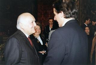 Il Presidente della Repubblica Oscar Luigi Scalfaro incontra l'on. prof.ssa Silvia Costa, presidente della Commissione nazionale per le pari opportunità tra uomo e donna, con le componenti la Commissione, in occasione della Festa della donna