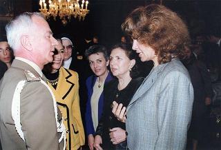Il Presidente della Repubblica Oscar Luigi Scalfaro incontra l'on. prof.ssa Silvia Costa, presidente della Commissione nazionale per le pari opportunità tra uomo e donna, con le componenti la Commissione, in occasione della Festa della donna