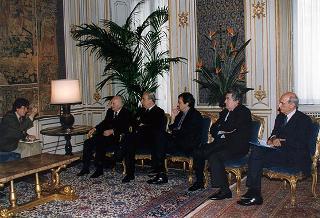 Il Presidente della Repubblica Oscar Luigi Scalfaro riceve la visita di Ermete Realacci, presidente nazionale di Legambiente, ed alcuni esponenti del Movimento, per presentare i risultati della seconda ricerca sull'ecomafia