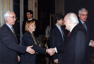 Il Presidente della Repubblica Oscar Luigi Scalfaro con il Comitato promotore del Premio internazionale di solidarietà alpina