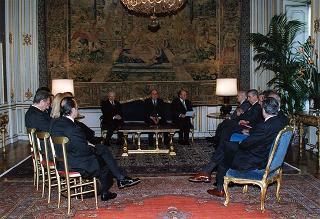 Il Presidente della Repubblica Oscar Luigi Scalfaro riceve in udienza il Rag. William Santorelli, presidente del Consiglio nazionale dei ragionieri e periti commerciali, e gli esponenti del Consiglio, in occasione del 90° anniversario della Regolamentazione giuridica della professione di ragioniere commercialista