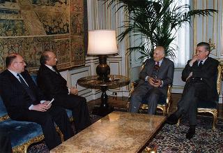 Il Presidente della Repubblica Oscar Luigi Scalfaro riceve in udienza il Rag. William Santorelli, presidente del Consiglio nazionale dei ragionieri e periti commerciali, e gli esponenti del Consiglio, in occasione del 90° anniversario della Regolamentazione giuridica della professione di ragioniere commercialista