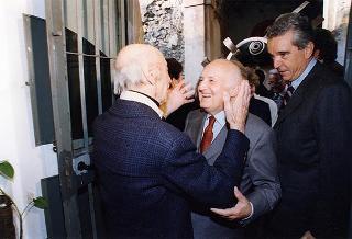 Visita del Presidente della Repubblica, in forma strettamente privata, al Maestro Umberto Mastroianni nel suo studio a Marino (Roma)