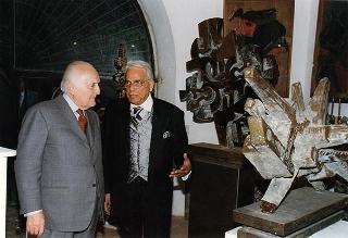 Visita del Presidente della Repubblica, in forma strettamente privata, al Maestro Umberto Mastroianni nel suo studio a Marino (Roma)