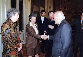 Incontro del Presidente della Repubblica Oscar Luigi Scalfaro con Don Luigi Ciotti, presidente di "Libera. Associazioni, nomi e numeri contro le mafie", con una delegazione, in occasione della "Giornata nazionale della memoria e dell'impegno", in ricordo di tutte le vittime delle mafie