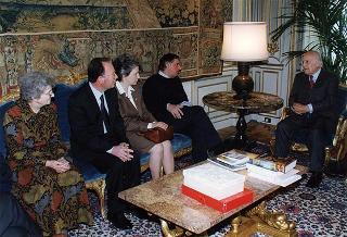 Incontro del Presidente della Repubblica Oscar Luigi Scalfaro con Don Luigi Ciotti, presidente di "Libera. Associazioni, nomi e numeri contro le mafie", con una delegazione, in occasione della "Giornata nazionale della memoria e dell'impegno", in ricordo di tutte le vittime delle mafie