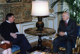 Incontro del Presidente della Repubblica Oscar Luigi Scalfaro con Don Luigi Ciotti, presidente di "Libera. Associazioni, nomi e numeri contro le mafie", con una delegazione, in occasione della "Giornata nazionale della memoria e dell'impegno", in ricordo di tutte le vittime delle mafie
