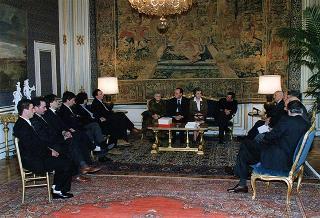 Incontro del Presidente della Repubblica Oscar Luigi Scalfaro con Don Luigi Ciotti, presidente di "Libera. Associazioni, nomi e numeri contro le mafie", con una delegazione, in occasione della "Giornata nazionale della memoria e dell'impegno", in ricordo di tutte le vittime delle mafie