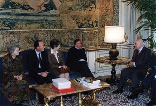 Incontro del Presidente della Repubblica Oscar Luigi Scalfaro con Don Luigi Ciotti, presidente di "Libera. Associazioni, nomi e numeri contro le mafie", con una delegazione, in occasione della "Giornata nazionale della memoria e dell'impegno", in ricordo di tutte le vittime delle mafie