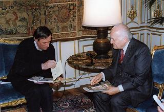 Incontro del Presidente della Repubblica Oscar Luigi Scalfaro con Don Luigi Ciotti, presidente di "Libera. Associazioni, nomi e numeri contro le mafie", con una delegazione, in occasione della "Giornata nazionale della memoria e dell'impegno", in ricordo di tutte le vittime delle mafie