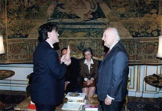 Incontro del Presidente della Repubblica Oscar Luigi Scalfaro con Don Luigi Ciotti, presidente di "Libera. Associazioni, nomi e numeri contro le mafie", con una delegazione, in occasione della "Giornata nazionale della memoria e dell'impegno", in ricordo di tutte le vittime delle mafie