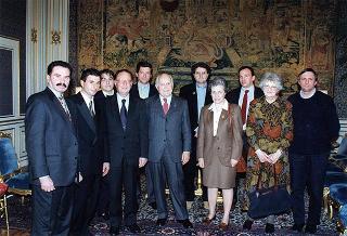 Incontro del Presidente della Repubblica Oscar Luigi Scalfaro con Don Luigi Ciotti, presidente di "Libera. Associazioni, nomi e numeri contro le mafie", con una delegazione, in occasione della "Giornata nazionale della memoria e dell'impegno", in ricordo di tutte le vittime delle mafie
