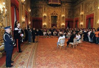 Incontro del Presidente della Repubblica Oscar Luigi Scalfaro con Suor Graziella Boscato, direttore responsabile di "Primavera, mondo giovane", con una delegazione di partecipanti alla fase conclusiva del progetto "Italia chiama Europa", promosso dal periodico