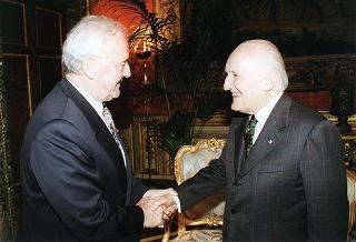 Il Presidente della Repubblica Oscar Luigi Scalfaro riceve Augustin Soliva, Presidente Internazionale dei Lions Clubs, con i Governatori dei Distretti Italiani dell'Associazione