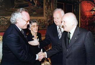Il Presidente della Repubblica Oscar Luigi Scalfaro riceve Augustin Soliva, Presidente Internazionale dei Lions Clubs, con i Governatori dei Distretti Italiani dell'Associazione