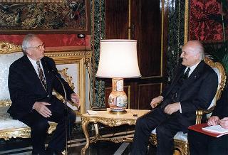 Il Presidente della Repubblica Oscar Luigi Scalfaro riceve Augustin Soliva, Presidente Internazionale dei Lions Clubs, con i Governatori dei Distretti Italiani dell'Associazione