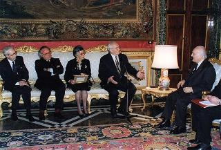 Il Presidente della Repubblica Oscar Luigi Scalfaro riceve Augustin Soliva, Presidente Internazionale dei Lions Clubs, con i Governatori dei Distretti Italiani dell'Associazione