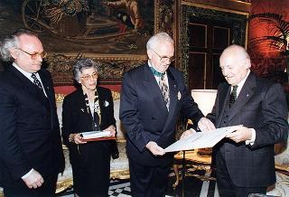 Il Presidente della Repubblica Oscar Luigi Scalfaro riceve Augustin Soliva, Presidente Internazionale dei Lions Clubs, con i Governatori dei Distretti Italiani dell'Associazione