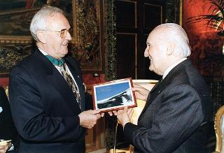 Il Presidente della Repubblica Oscar Luigi Scalfaro riceve Augustin Soliva, Presidente Internazionale dei Lions Clubs, con i Governatori dei Distretti Italiani dell'Associazione