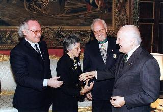 Il Presidente della Repubblica Oscar Luigi Scalfaro riceve Augustin Soliva, Presidente Internazionale dei Lions Clubs, con i Governatori dei Distretti Italiani dell'Associazione
