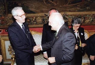 Il Presidente della Repubblica Oscar Luigi Scalfaro riceve Augustin Soliva, Presidente Internazionale dei Lions Clubs, con i Governatori dei Distretti Italiani dell'Associazione