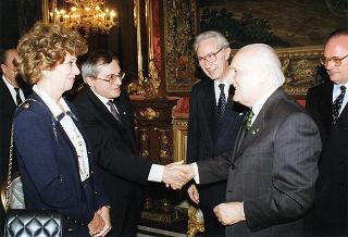 Il Presidente della Repubblica Oscar Luigi Scalfaro riceve Augustin Soliva, Presidente Internazionale dei Lions Clubs, con i Governatori dei Distretti Italiani dell'Associazione
