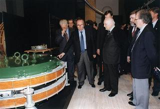 Visita del Presidente della Repubblica alla mostra &quot;Quark 2000. La fisica fondamentale italiana e le sfide del nuovo millennio&quot; a Palazzo delle Esposizioni