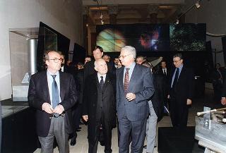 Visita del Presidente della Repubblica alla mostra &quot;Quark 2000. La fisica fondamentale italiana e le sfide del nuovo millennio&quot; a Palazzo delle Esposizioni