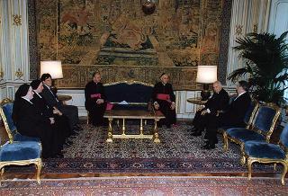 Il Presidente della Repubblica Oscar Luigi Scalfaro incontra Mons. Dilwyn John David Lewis, amministratore apostolico ad interim della Basilica di S. Maria Maggiore, con alcuni religiosi
