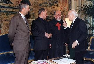 Fratel Davide Luigi Giordan, con padre Angelo Brusco, superiore generale dell'Ordine dei Camilliani, e Renato Bicego