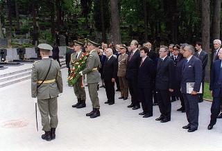 Il Presidente della Repubblica Oscar Luigi Scalfaro durante il viaggio di Stato nella Repubblica di Lituania