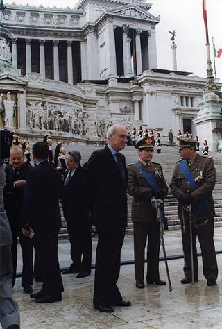 Roma, Altare della Patria: deposizione di una corona d'alloro da parte del Presidente della Repubblica in occasione della Festa Nazionale della Repubblica