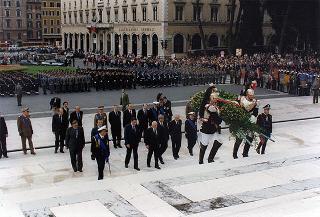 Roma, Altare della Patria: deposizione di una corona d'alloro da parte del Presidente della Repubblica in occasione della Festa Nazionale della Repubblica