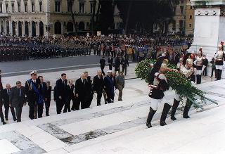 Roma, Altare della Patria: deposizione di una corona d'alloro da parte del Presidente della Repubblica in occasione della Festa Nazionale della Repubblica