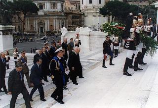 Roma, Altare della Patria: deposizione di una corona d'alloro da parte del Presidente della Repubblica in occasione della Festa Nazionale della Repubblica