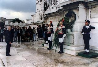 Roma, Altare della Patria: deposizione di una corona d'alloro da parte del Presidente della Repubblica in occasione della Festa Nazionale della Repubblica