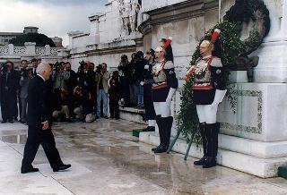Roma, Altare della Patria: deposizione di una corona d'alloro da parte del Presidente della Repubblica in occasione della Festa Nazionale della Repubblica