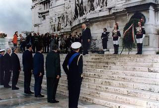 Roma, Altare della Patria: deposizione di una corona d'alloro da parte del Presidente della Repubblica in occasione della Festa Nazionale della Repubblica
