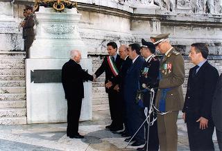 Roma, Altare della Patria: deposizione di una corona d'alloro da parte del Presidente della Repubblica in occasione della Festa Nazionale della Repubblica
