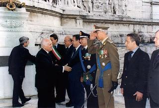 Roma, Altare della Patria: deposizione di una corona d'alloro da parte del Presidente della Repubblica in occasione della Festa Nazionale della Repubblica