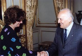 On. Bartolo Ciccardini, presidente dell'Associazione dei ristoranti italiani nel mondo "Ciao Italia", con una delegazione del sodalizio