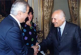 On. Bartolo Ciccardini, presidente dell'Associazione dei ristoranti italiani nel mondo "Ciao Italia", con una delegazione del sodalizio