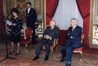 On. Bartolo Ciccardini, presidente dell'Associazione dei ristoranti italiani nel mondo "Ciao Italia", con una delegazione del sodalizio