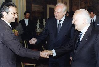 Il Presidente della Repubblica Oscar Luigi Scalfaro incontra Erich B. Kusch, presidente dell'Associazione della stampa estera in Italia, con il Consiglio direttivo 1997-'98 del sodalizio