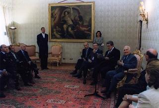 Il Presidente della Repubblica Oscar Luigi Scalfaro riceve in udienza una delegazione dell'Associazione romana gioiellieri, orafi, argentieri ed orologiai