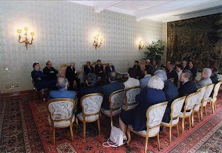 Il Presidente della Repubblica Oscar Luigi Scalfaro incontra Lino Giannotti, presidente della Società ciclistica Rinascita di Ravenna, con una delegazione, per il 50° anniversario di fondazione del sodalizio
